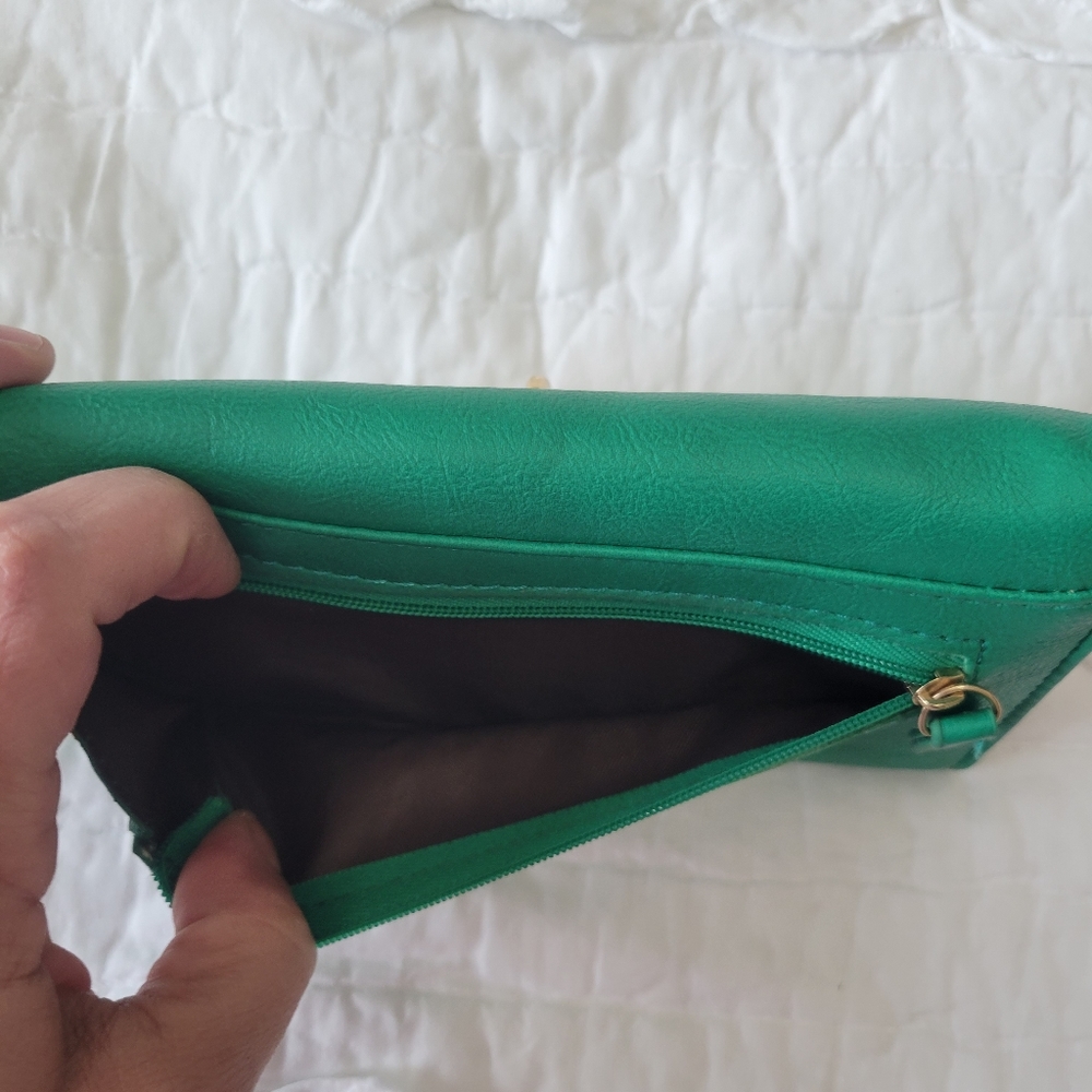Kelly Green and Gold Hardware Wallet NWOT Faux Leather - Picture 8 of 10